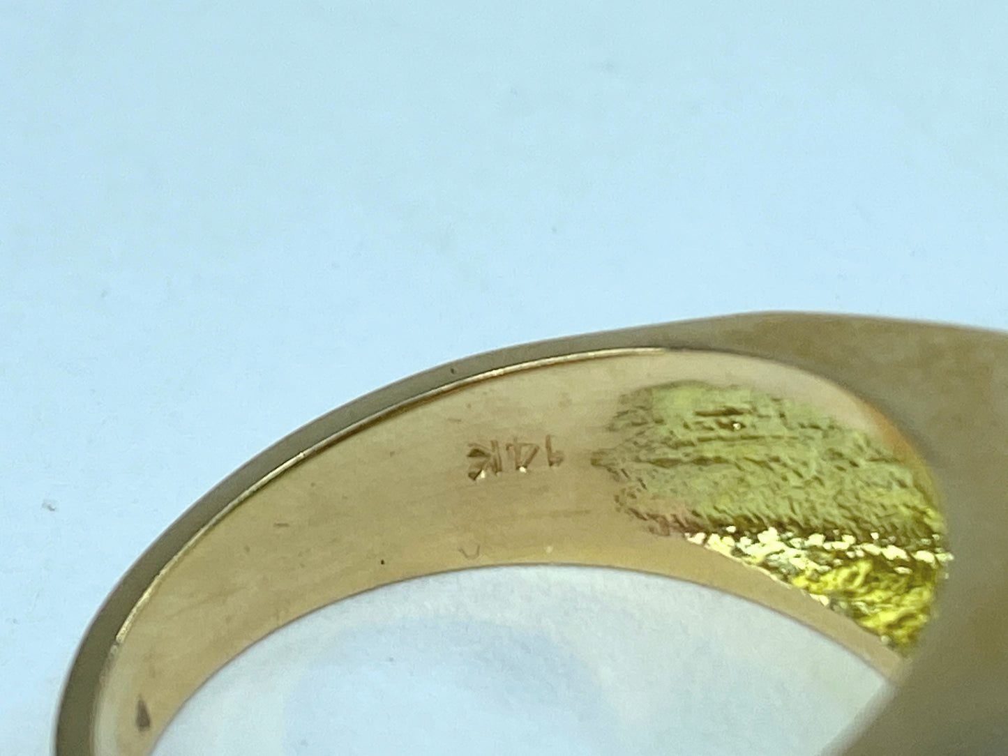 14K yellow gold oval saddle Jade ring s8 9.0g JR953