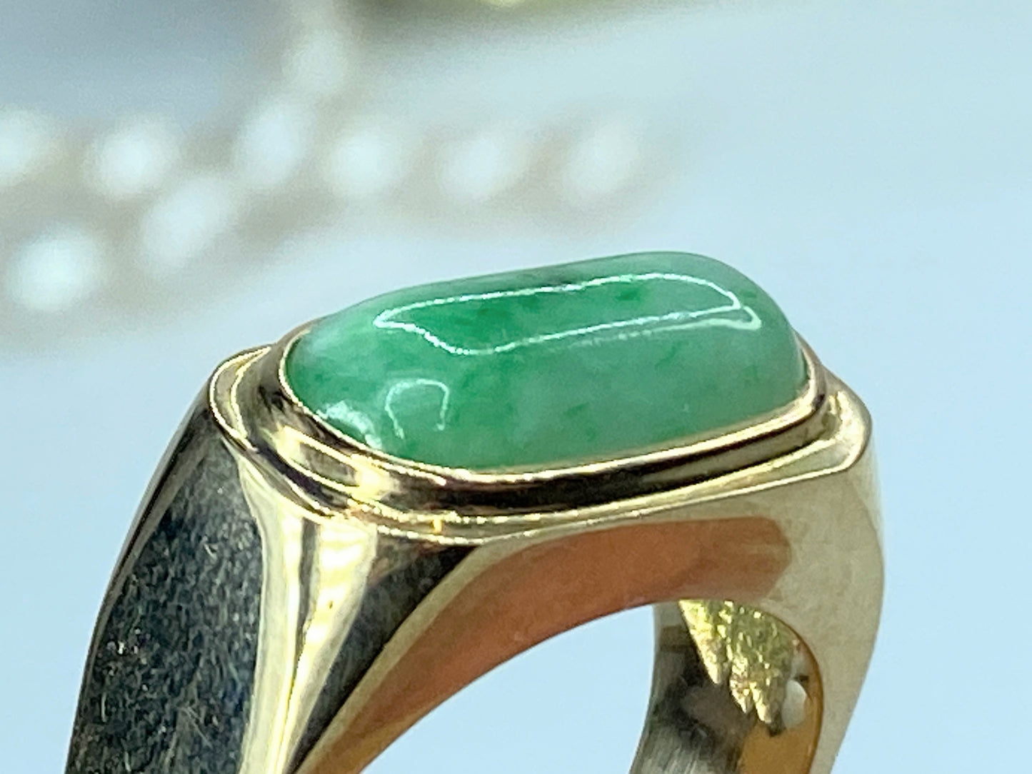 14K yellow gold oval saddle Jade ring s8 9.0g JR953