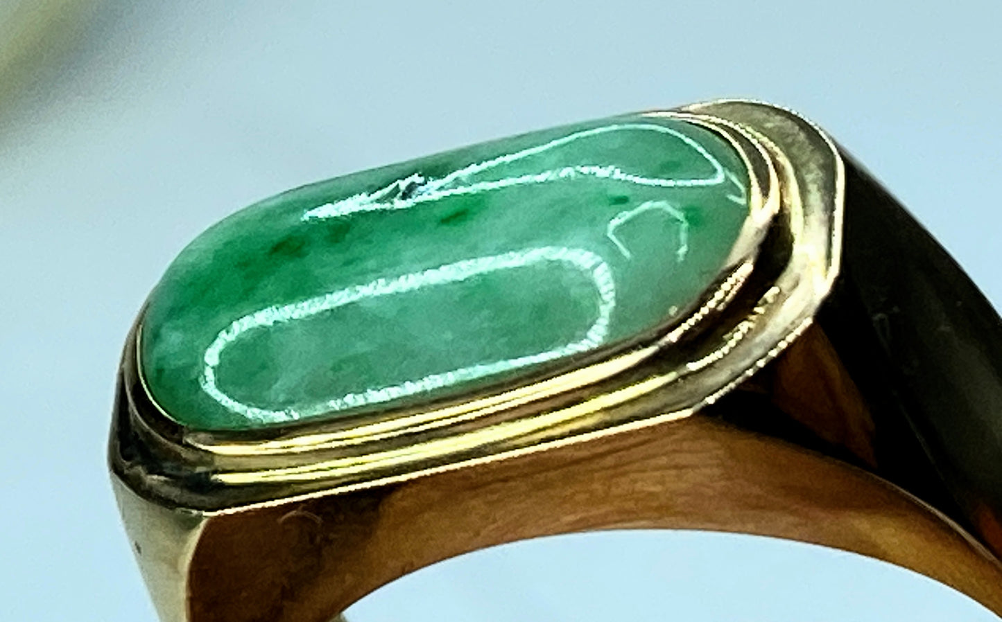 14K yellow gold oval saddle Jade ring s8 9.0g JR953