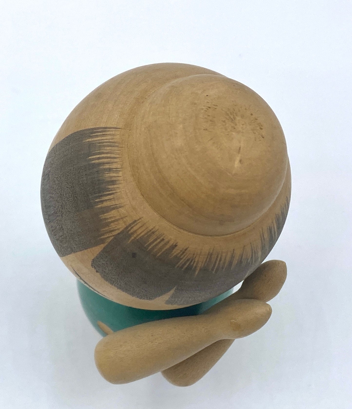 Award Winning artist Sato Suigai Kokeshi "girl in Green" hand etched Sakura