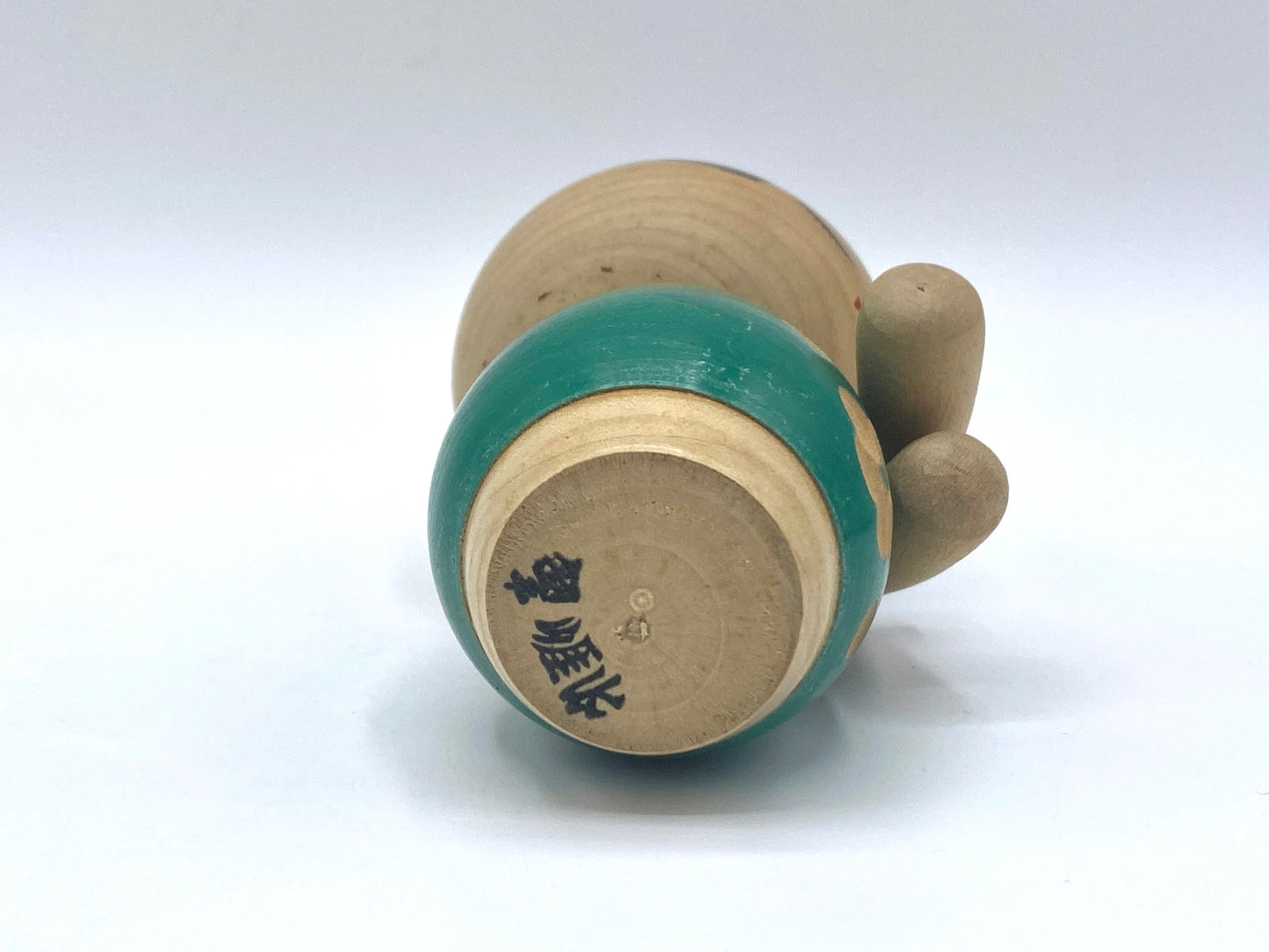 Award Winning artist Sato Suigai Kokeshi "girl in Green" hand etched Sakura