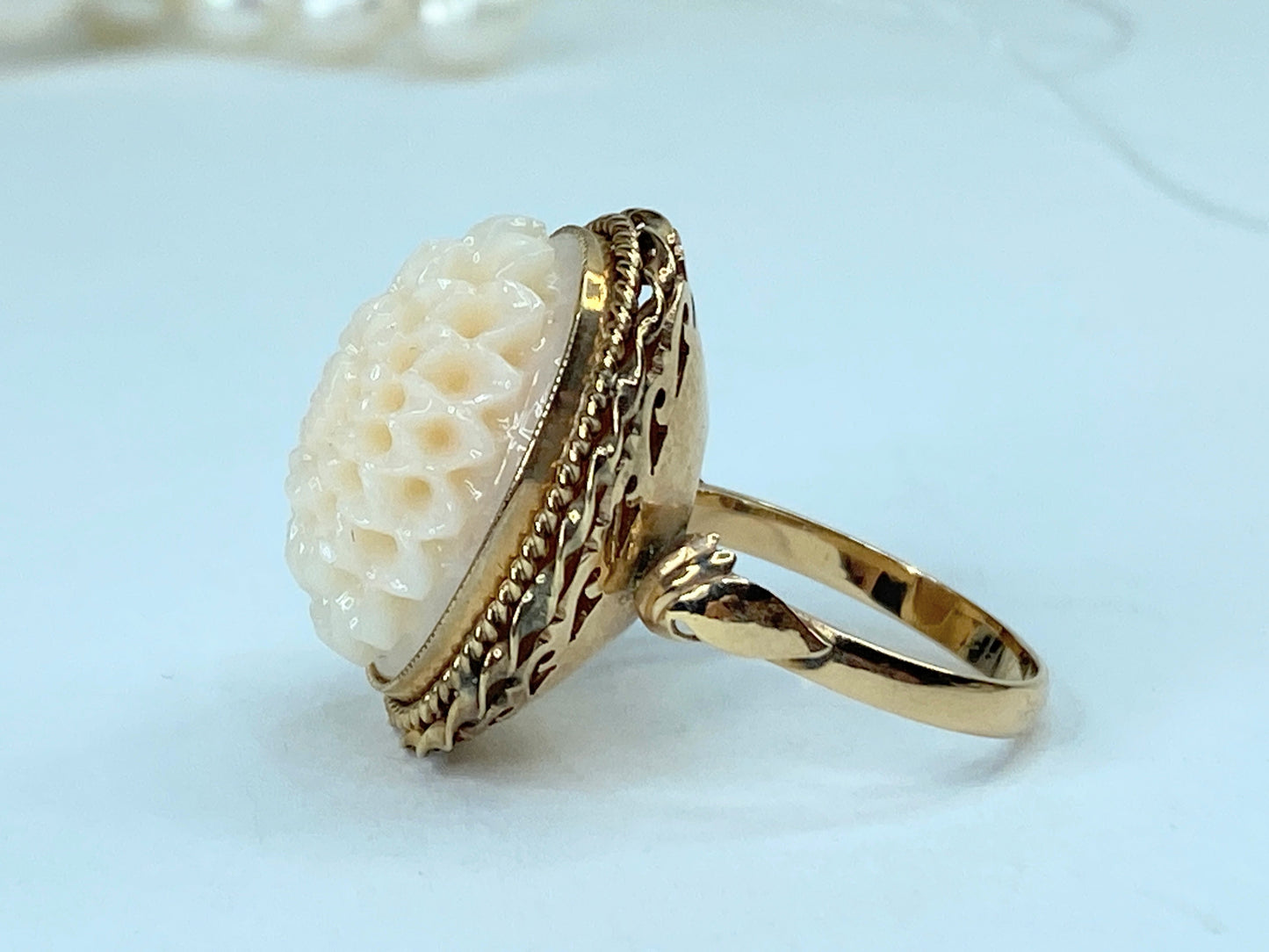 Victorian 14K Gold British Angel Skin Coral Carved Peony Flower Ring 8.4g JR963