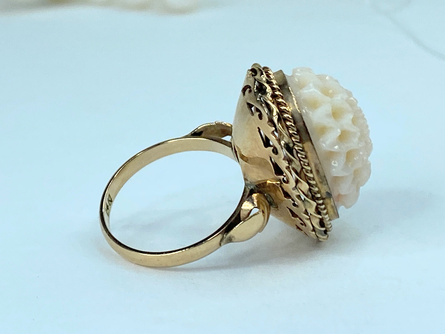 Victorian 14K Gold British Angel Skin Coral Carved Peony Flower Ring 8.4g JR963