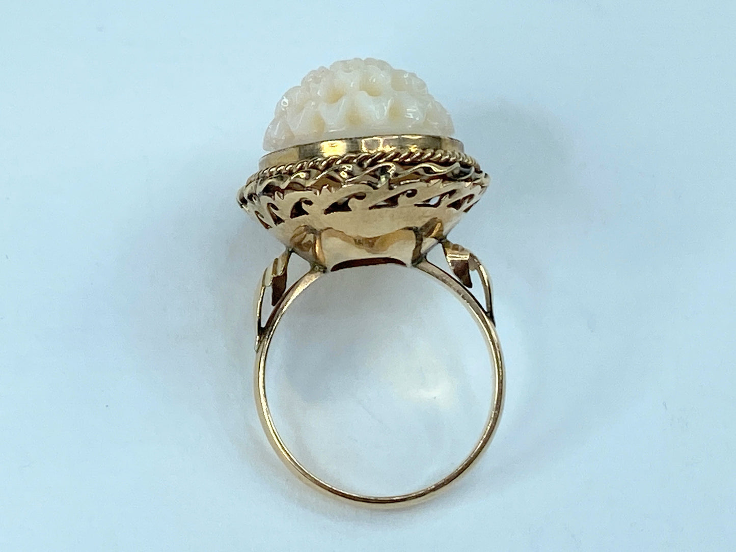 Victorian 14K Gold British Angel Skin Coral Carved Peony Flower Ring 8.4g JR963
