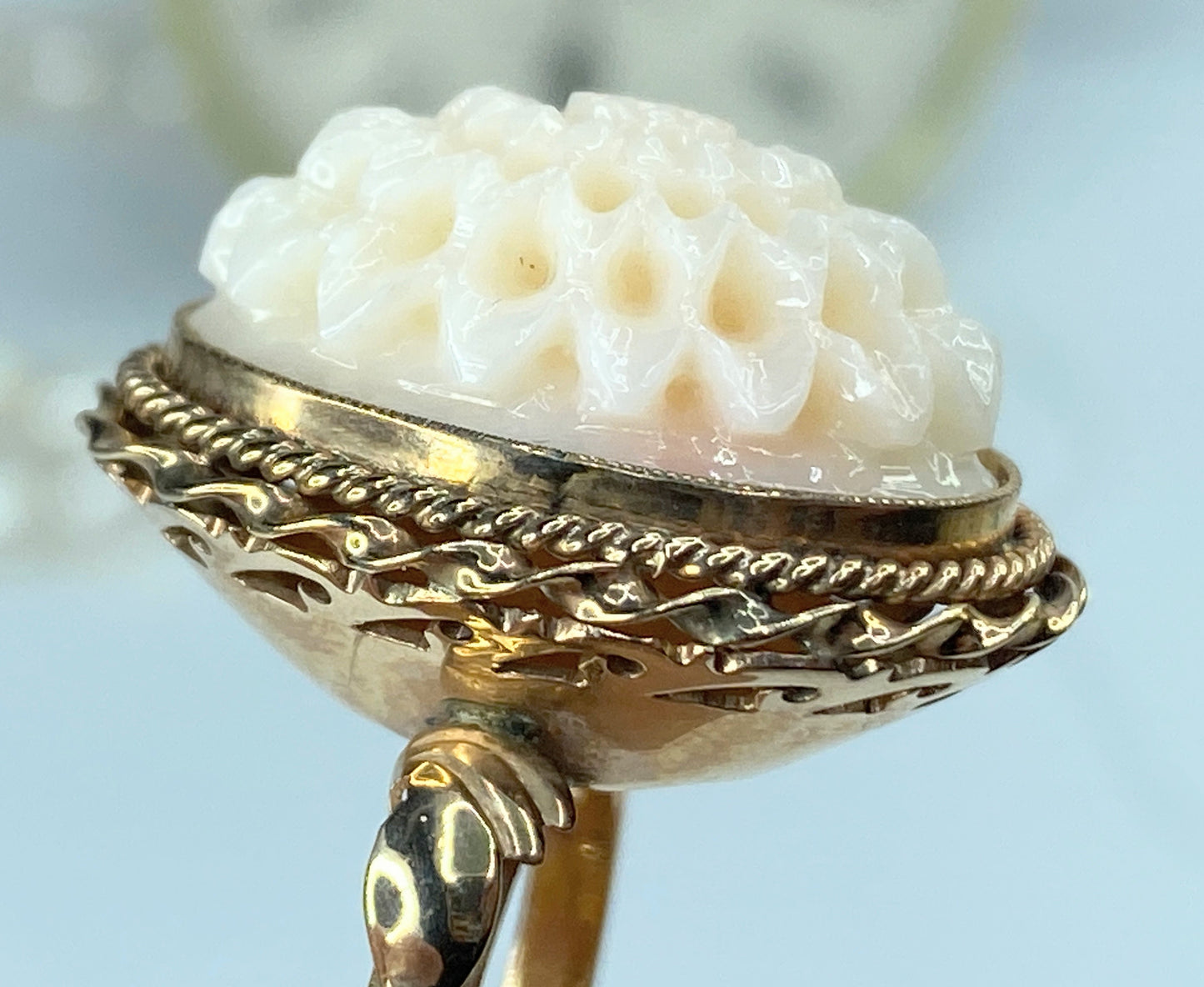 Victorian 14K Gold British Angel Skin Coral Carved Peony Flower Ring 8.4g JR963