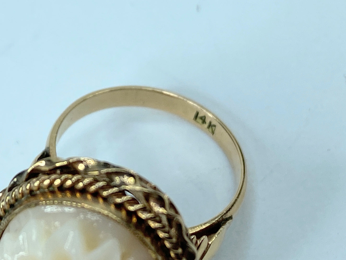 Victorian 14K Gold British Angel Skin Coral Carved Peony Flower Ring 8.4g JR963
