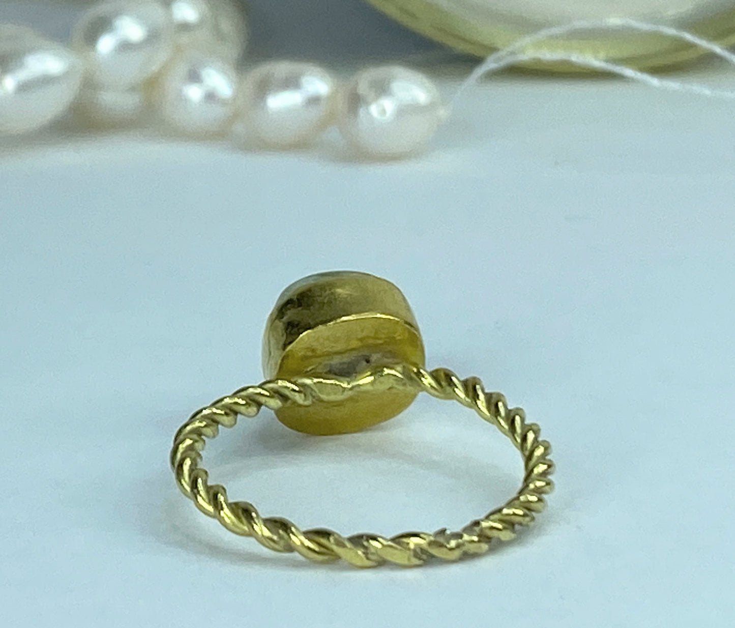 Handmade 18K Spinel Ring, Chartreuse Spinel, Bezel-Set, Twist Shank JR968