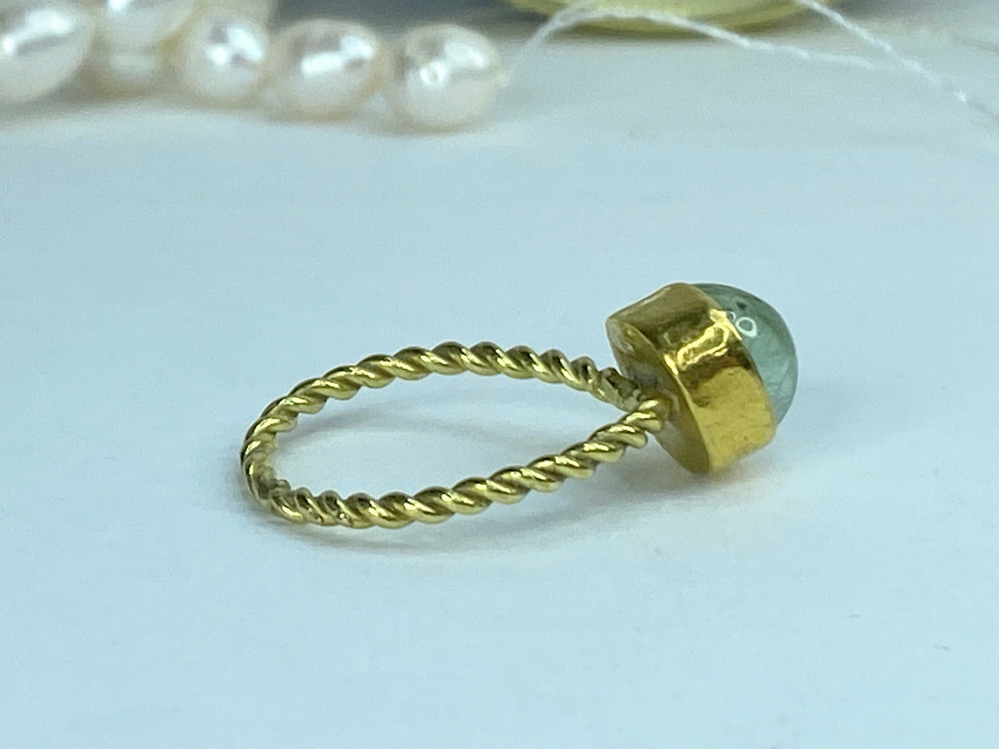 Handmade 18K Spinel Ring, Chartreuse Spinel, Bezel-Set, Twist Shank JR968