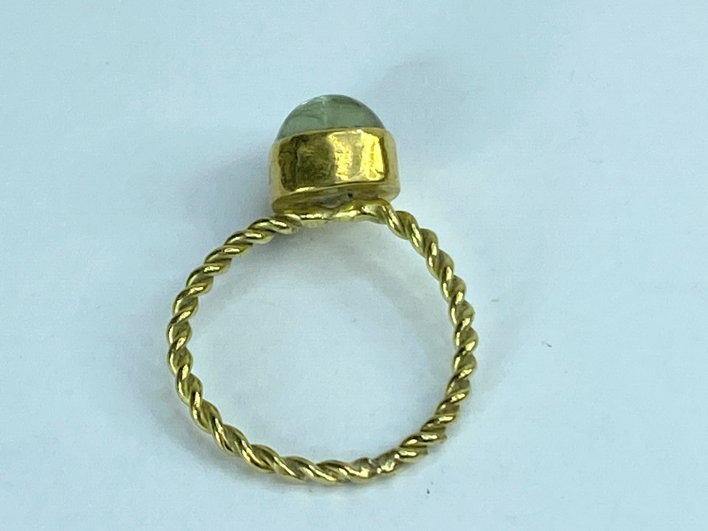 Handmade 18K Spinel Ring, Chartreuse Spinel, Bezel-Set, Twist Shank JR968