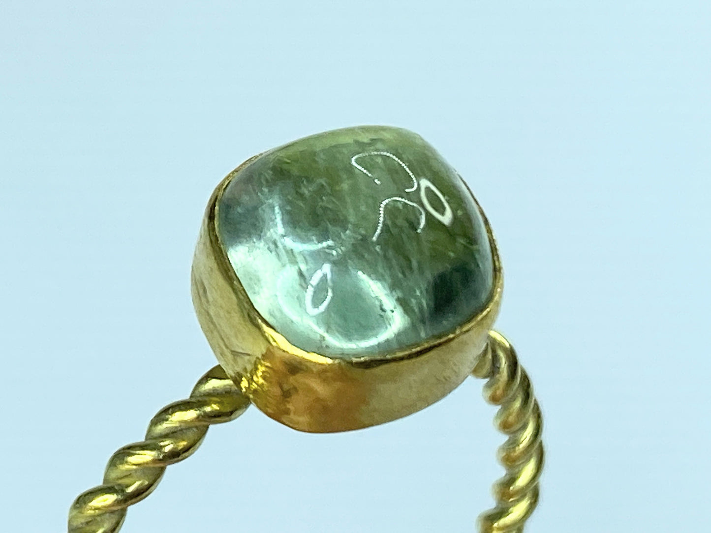 Handmade 18K Spinel Ring, Chartreuse Spinel, Bezel-Set, Twist Shank JR968