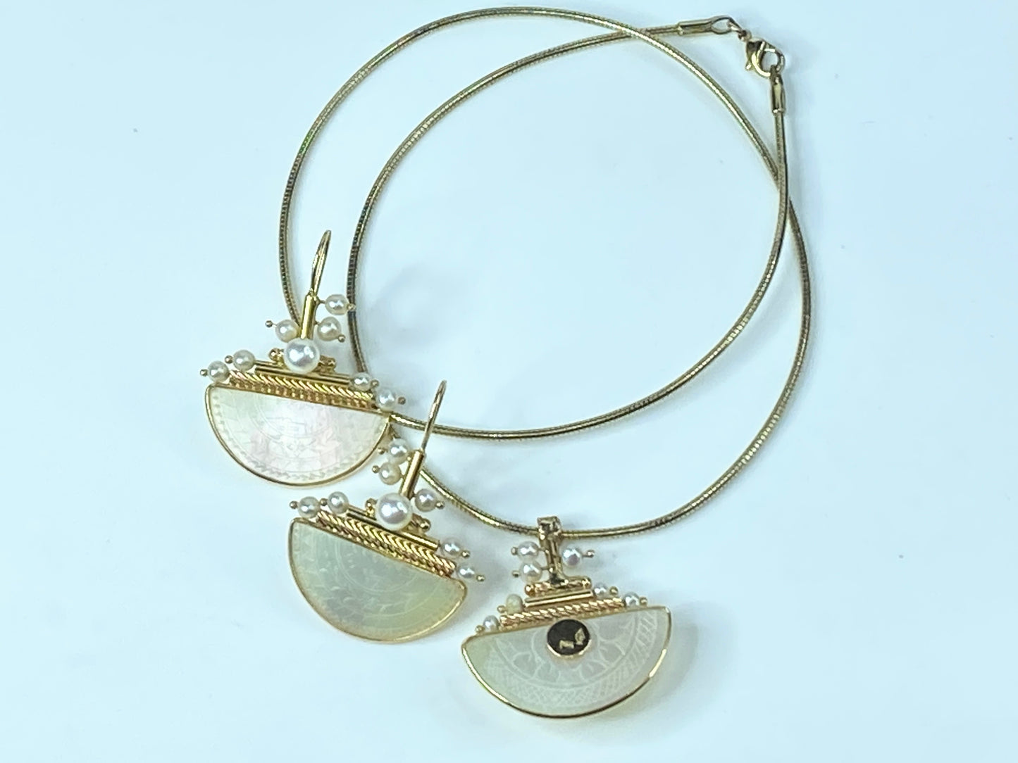 Donna Chamber 14k Cultured Pearls & Mother of Pearl Gambling Token suite