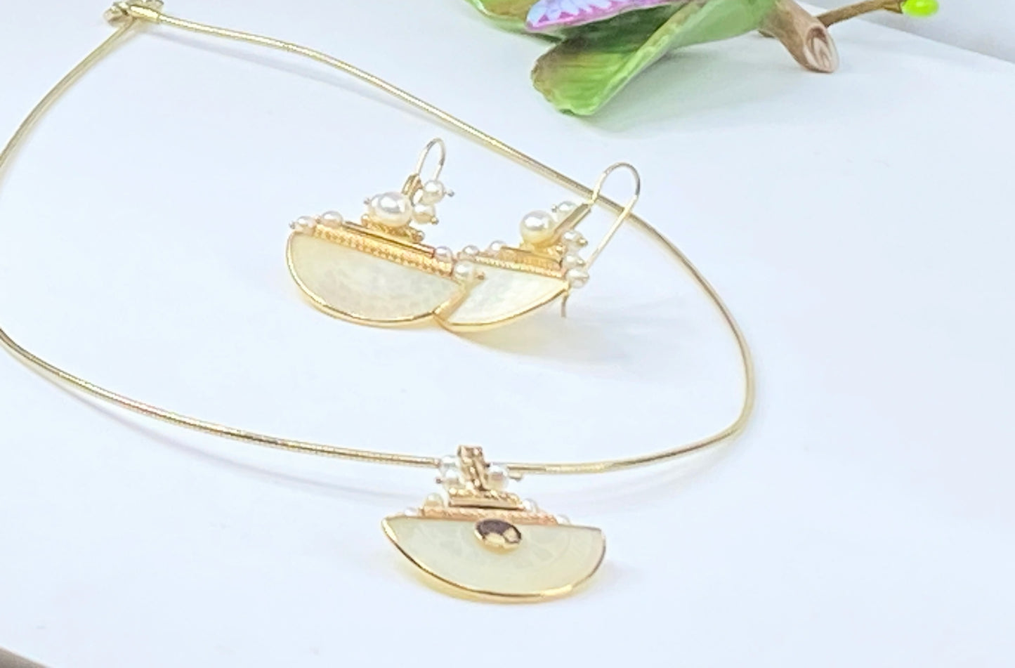 Donna Chamber 14k Cultured Pearls & Mother of Pearl Gambling Token suite