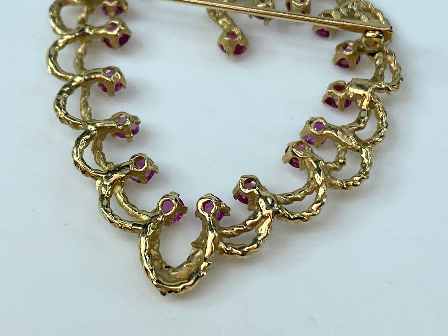 Antique 1.08ct Ruby open work Heart twisted wired 18K gold brooch JR8496