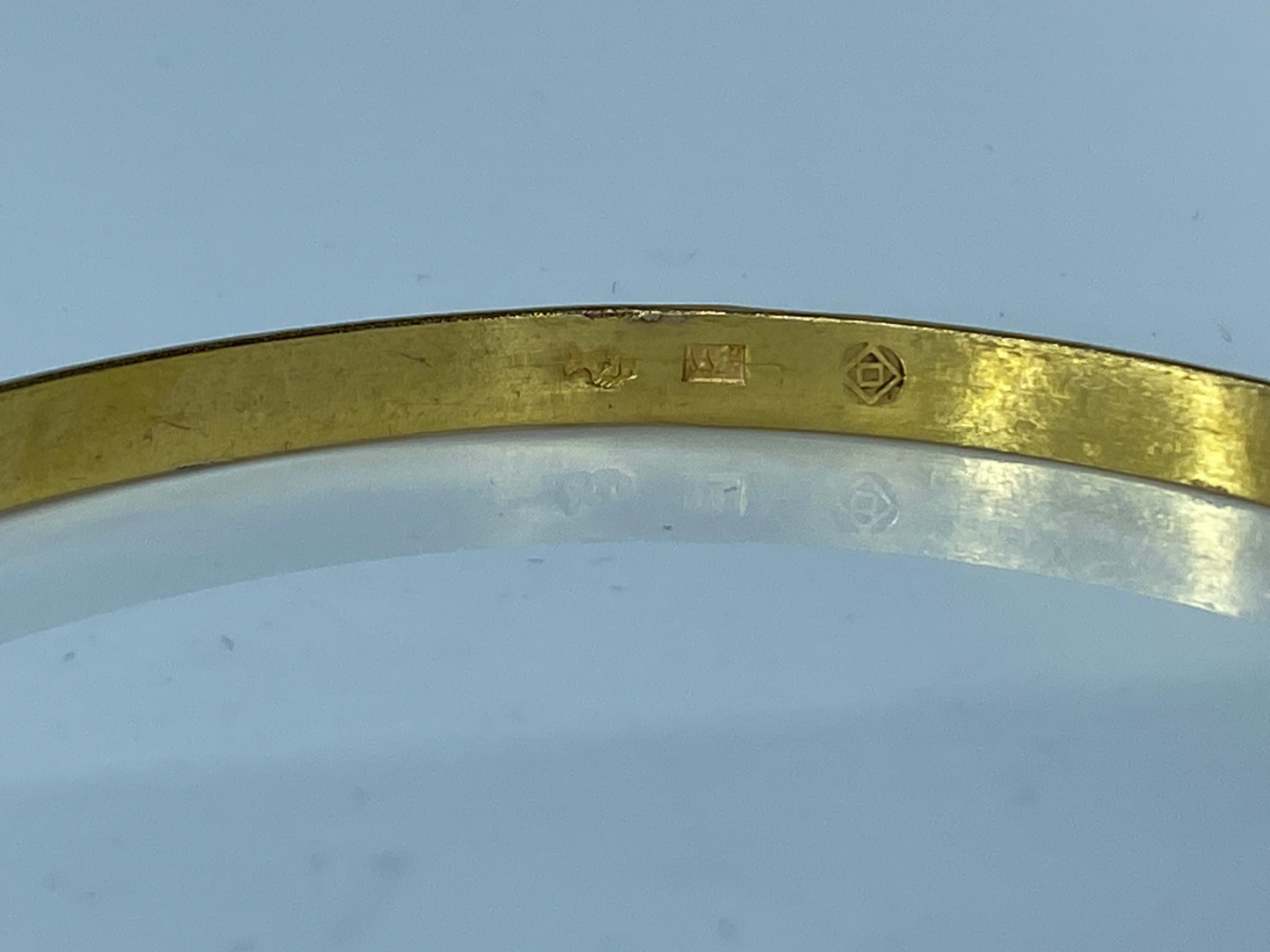 18K yellow gold 4.2mm slip on bangle diamond cut pattern