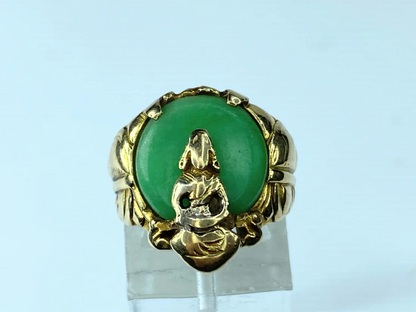 14K Jadeite cabochon with seated Buddha wide shank ring 11.4g s5 JR8545