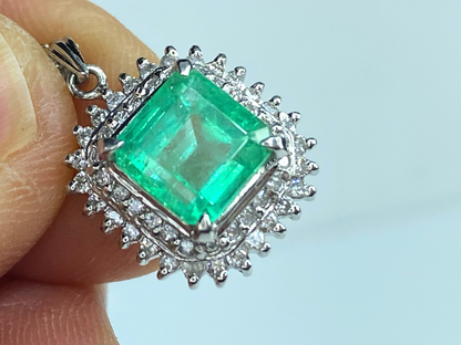 Appraised $3,995 Platinum 2.18ct Emerald 0.36ct G/Si Diamond necklace