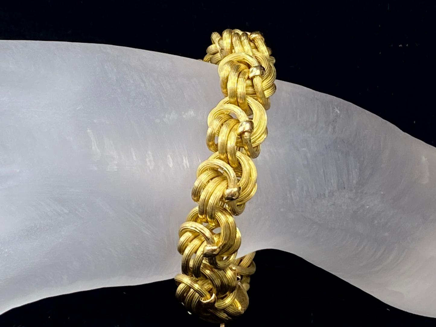 18K Yellow Gold Fancy Ribbed Knot Link Bracelet