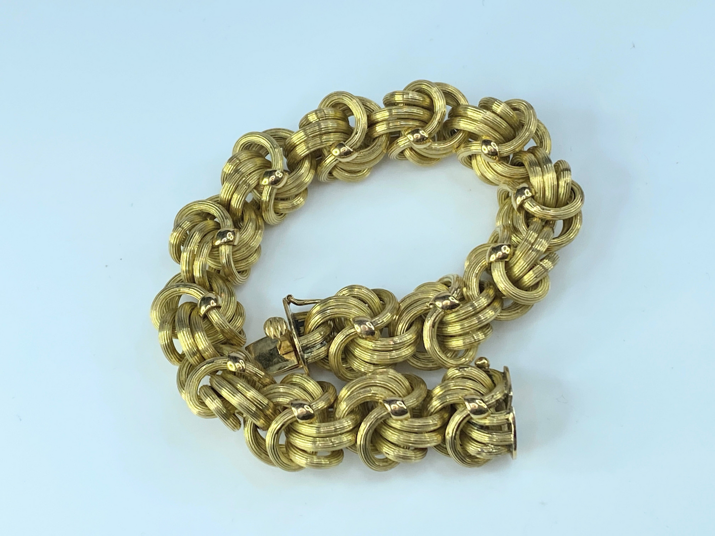 18K Yellow Gold Fancy Ribbed Knot Link Bracelet