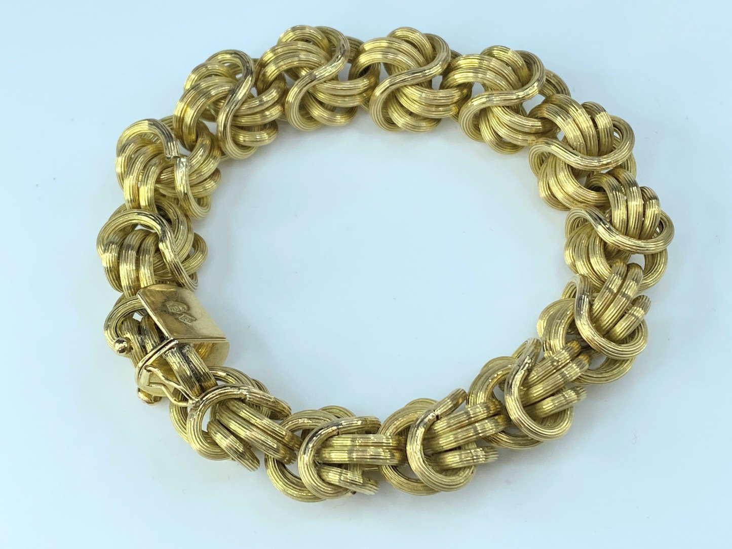 18K Yellow Gold Fancy Ribbed Knot Link Bracelet