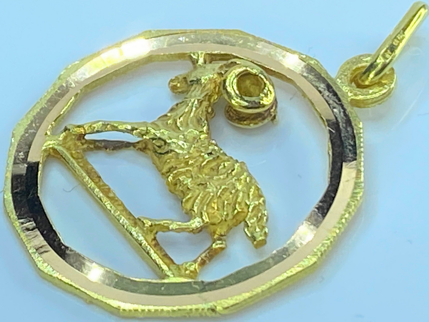 18K yellow gold Zodiac sign ARIES round charm pendant