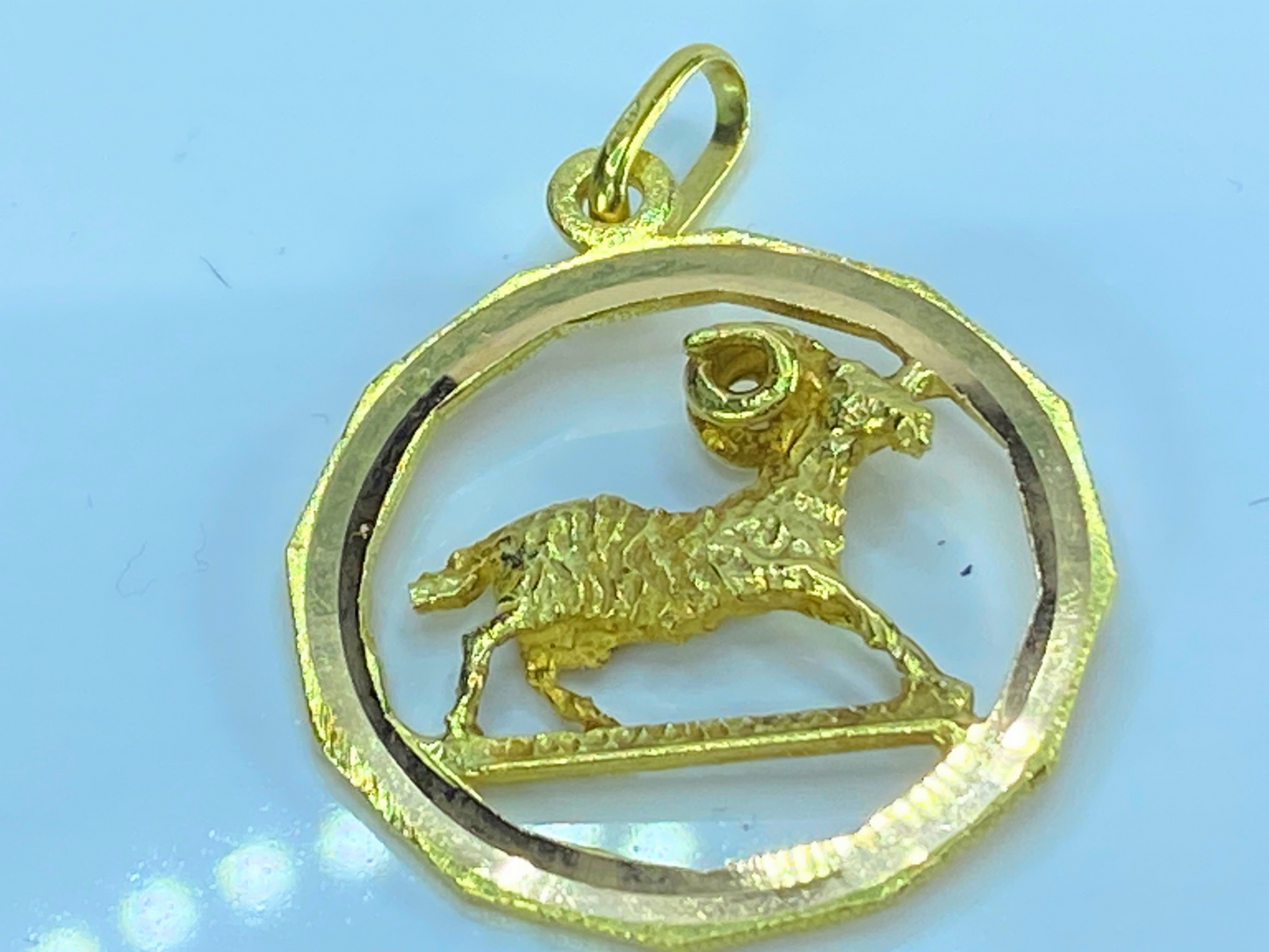 18K yellow gold Zodiac sign ARIES round charm pendant