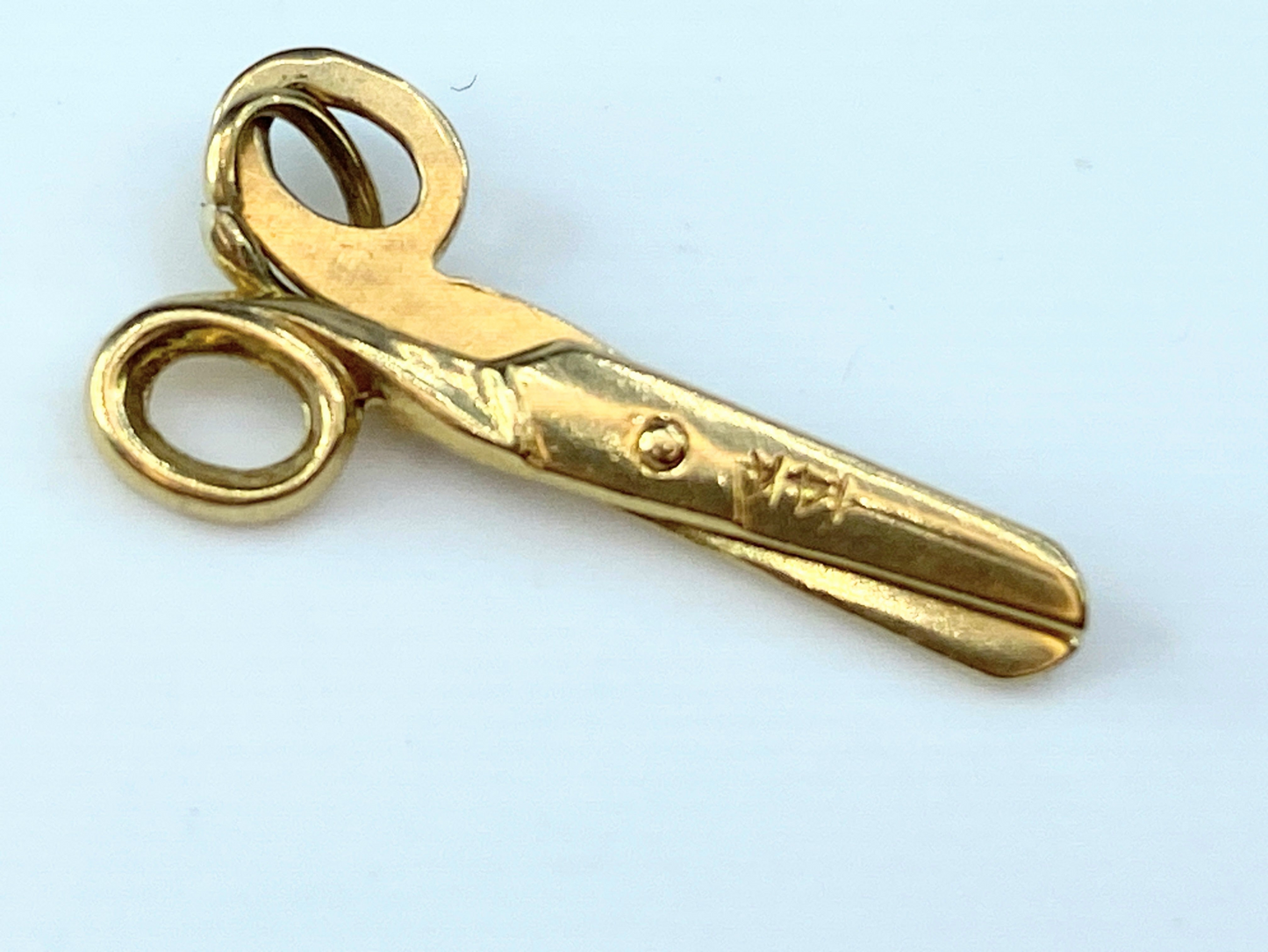 1950's Vintage Movable Scissors Charm in 14 Karat Gold