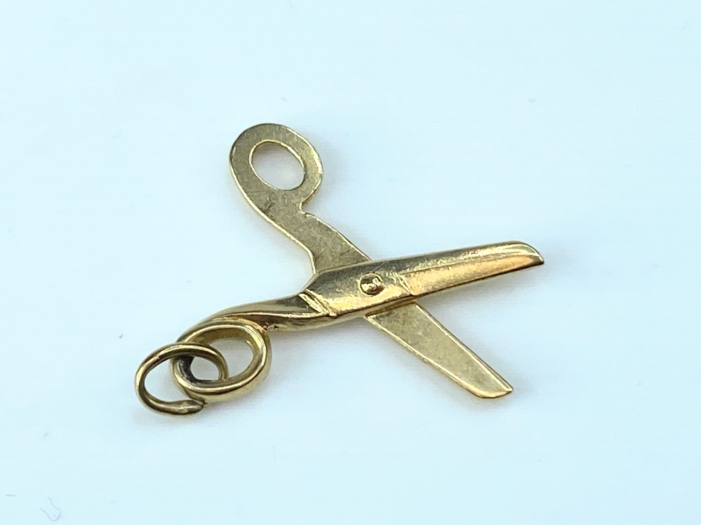 1950's Vintage Movable Scissors Charm in 14 Karat Gold