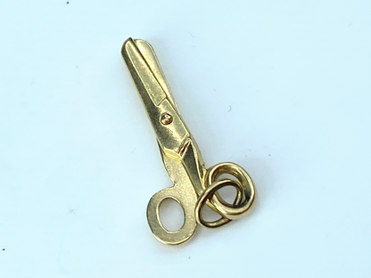 1950's Vintage Movable Scissors Charm in 14 Karat Gold