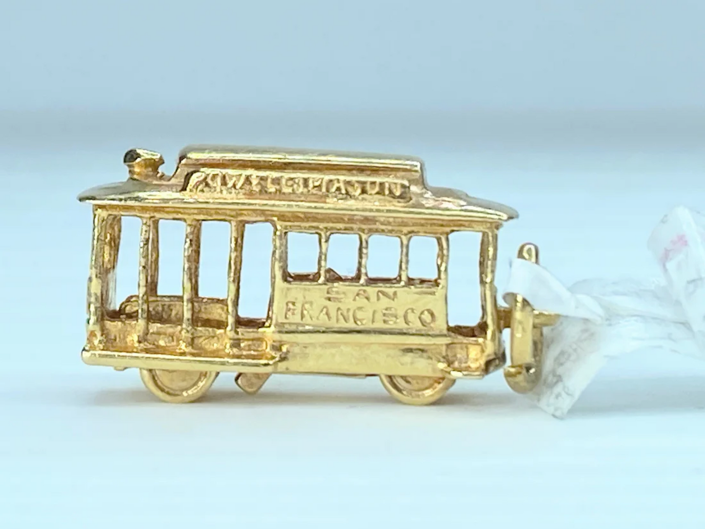 14K Gold mechanical San Francisco Cable Car Pendant 5.5g JR9086