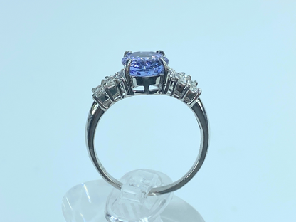 2.55ct Oval faceted Tanzanite 0.8ctw G/VS2 Round brilliant diamond ring