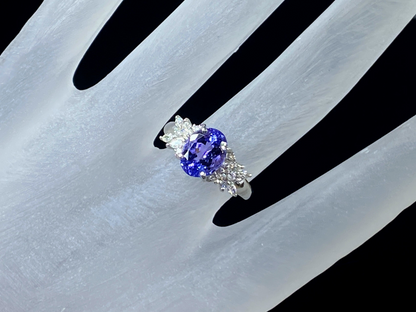 2.55ct Oval faceted Tanzanite 0.8ctw G/VS2 Round brilliant diamond ring