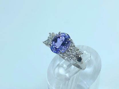 2.55ct Oval faceted Tanzanite 0.8ctw G/VS2 Round brilliant diamond ring