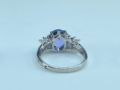 2.55ct Oval faceted Tanzanite 0.8ctw G/VS2 Round brilliant diamond ring