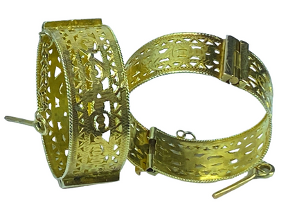 Antique Pairs 10K gold pierced design open work hinged bangles