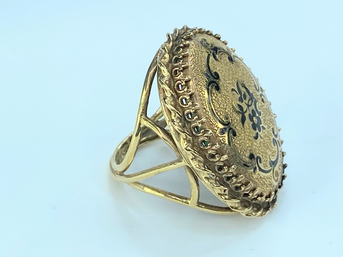 Antique Taille d'Épargne Enamel Button-Style Ring 14k Gold JR8986