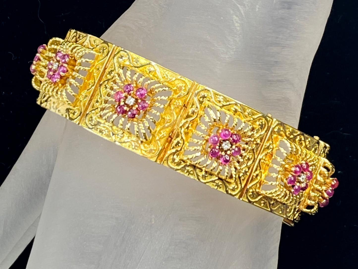 1.25ctw Ruby, 0.20ctw Diamond and 18K Yellow Gold Bracelet