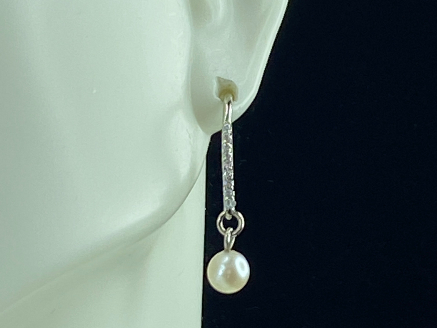 14 Karat Round Diamond Cultured Pearl dangle earrings