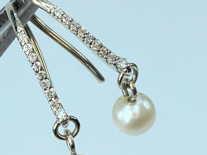 14 Karat Round Diamond Cultured Pearl dangle earrings