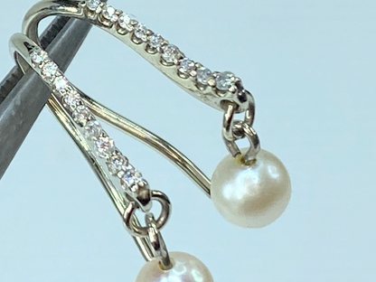 14 Karat Round Diamond Cultured Pearl dangle earrings