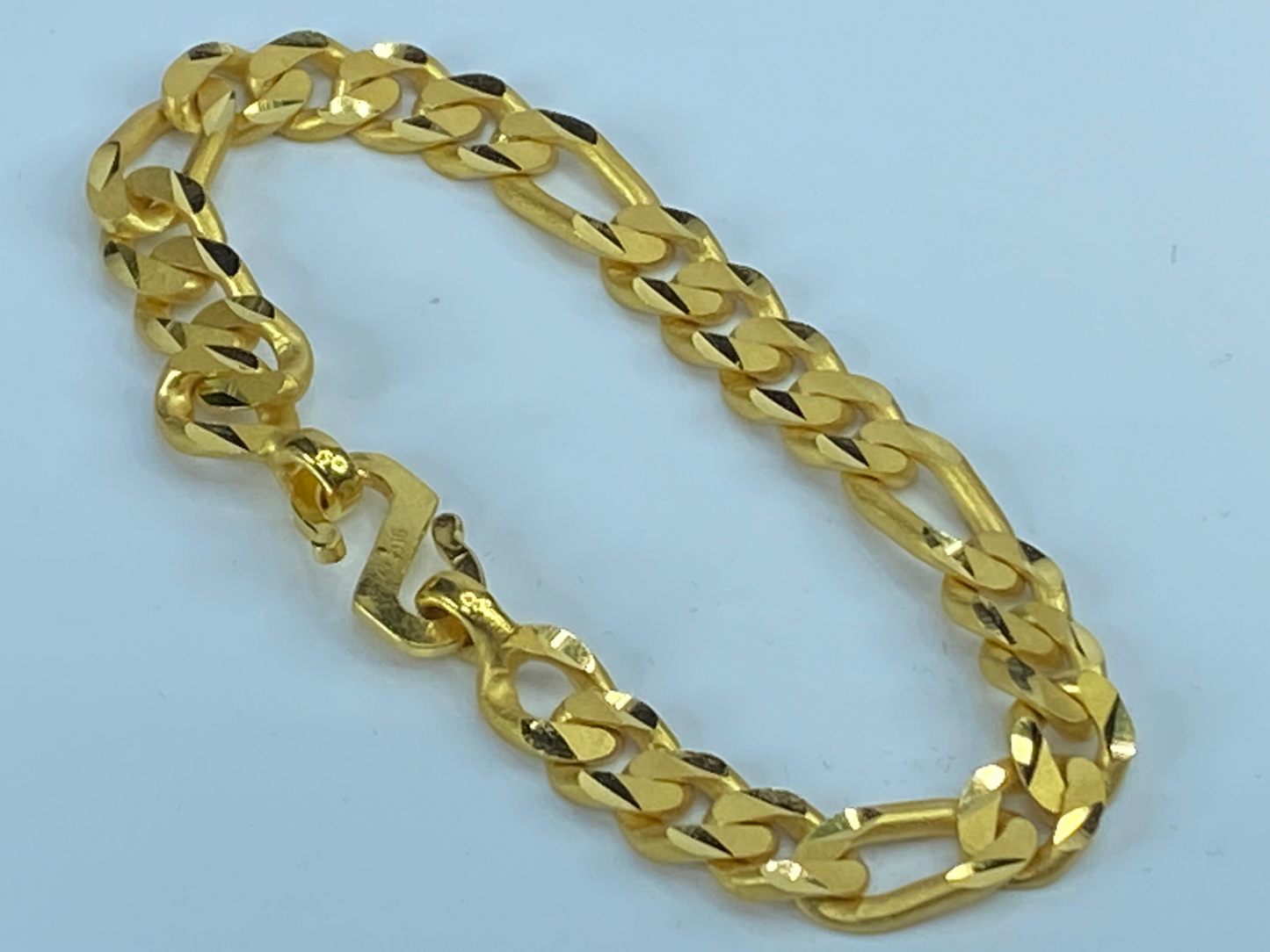 22K yellow gold 8.0mm Figaro Satin & Polish finish heavy bracelet 40.2g 8"