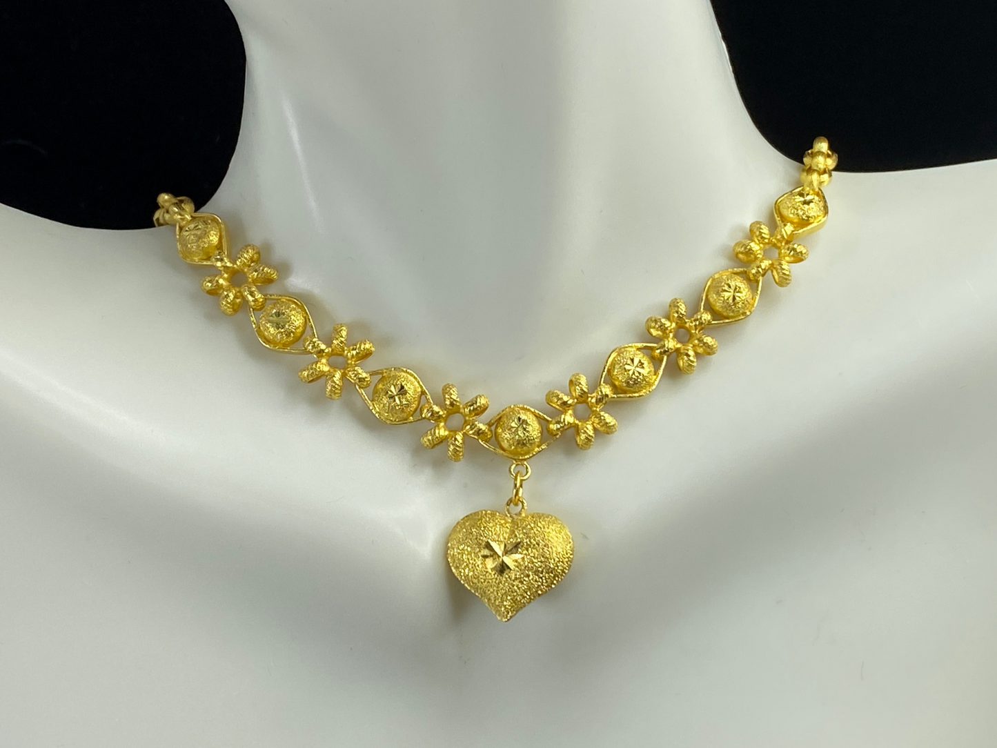 24K yellow gold Floral motif Puffy Heart rolo link necklace 15" 30.4gm