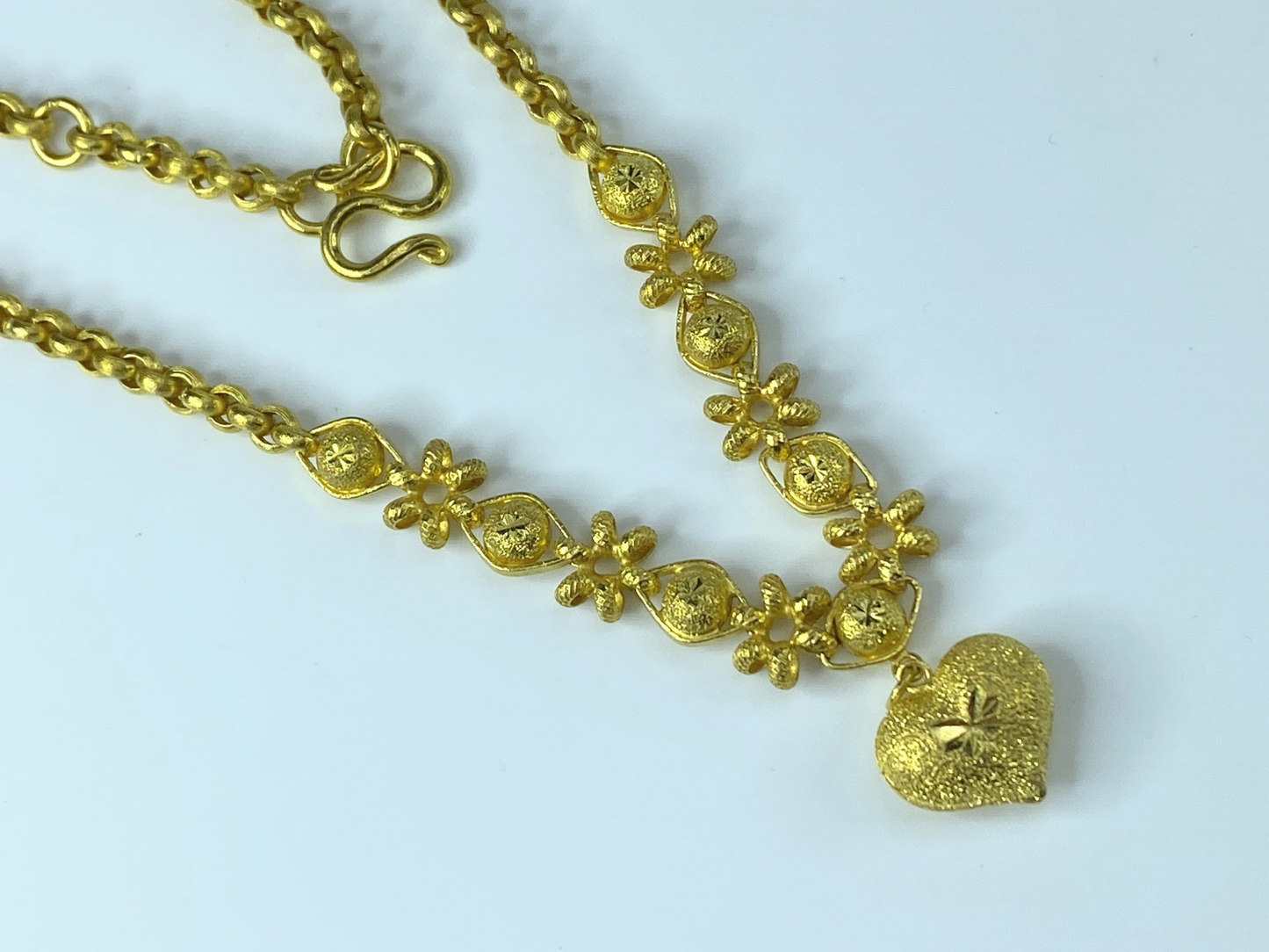 24K yellow gold Floral motif Puffy Heart rolo link necklace 15" 30.4gm