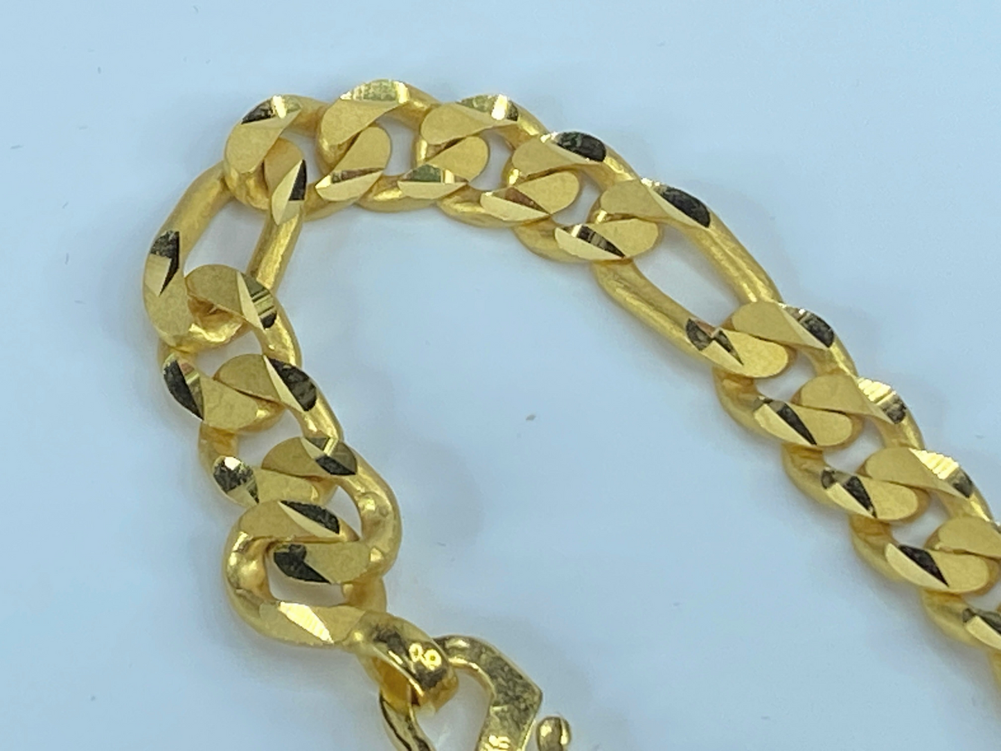 22K yellow gold 8.0mm Figaro Satin & Polish finish heavy bracelet 40.2g 8"