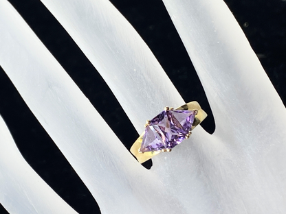 14k Gold 3.5 Carat Amethyst Three Stone ring 4.4g s7.25 JR8921