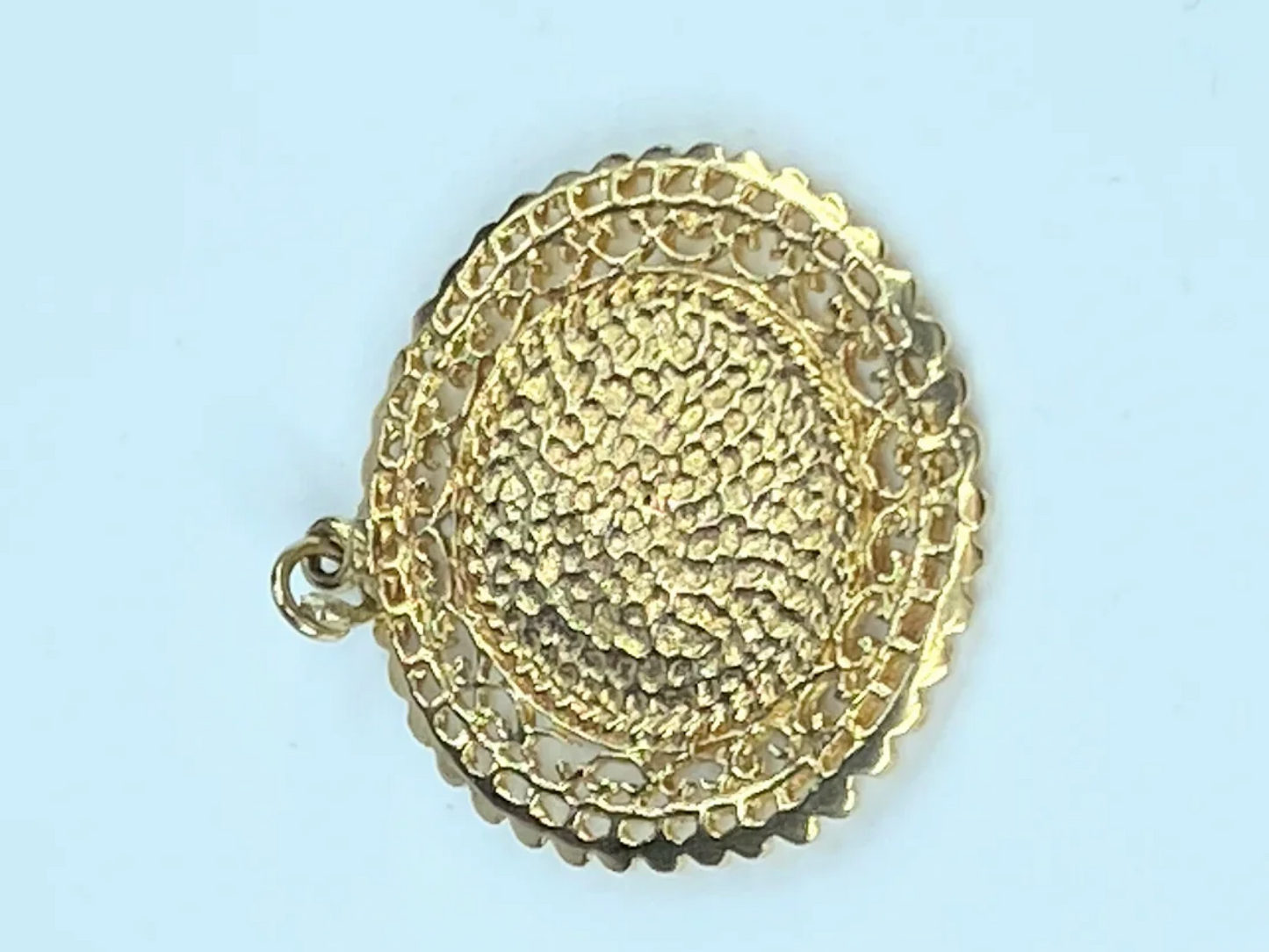 14K yellow gold dots and texture open work Hebrew "Chai" pendant