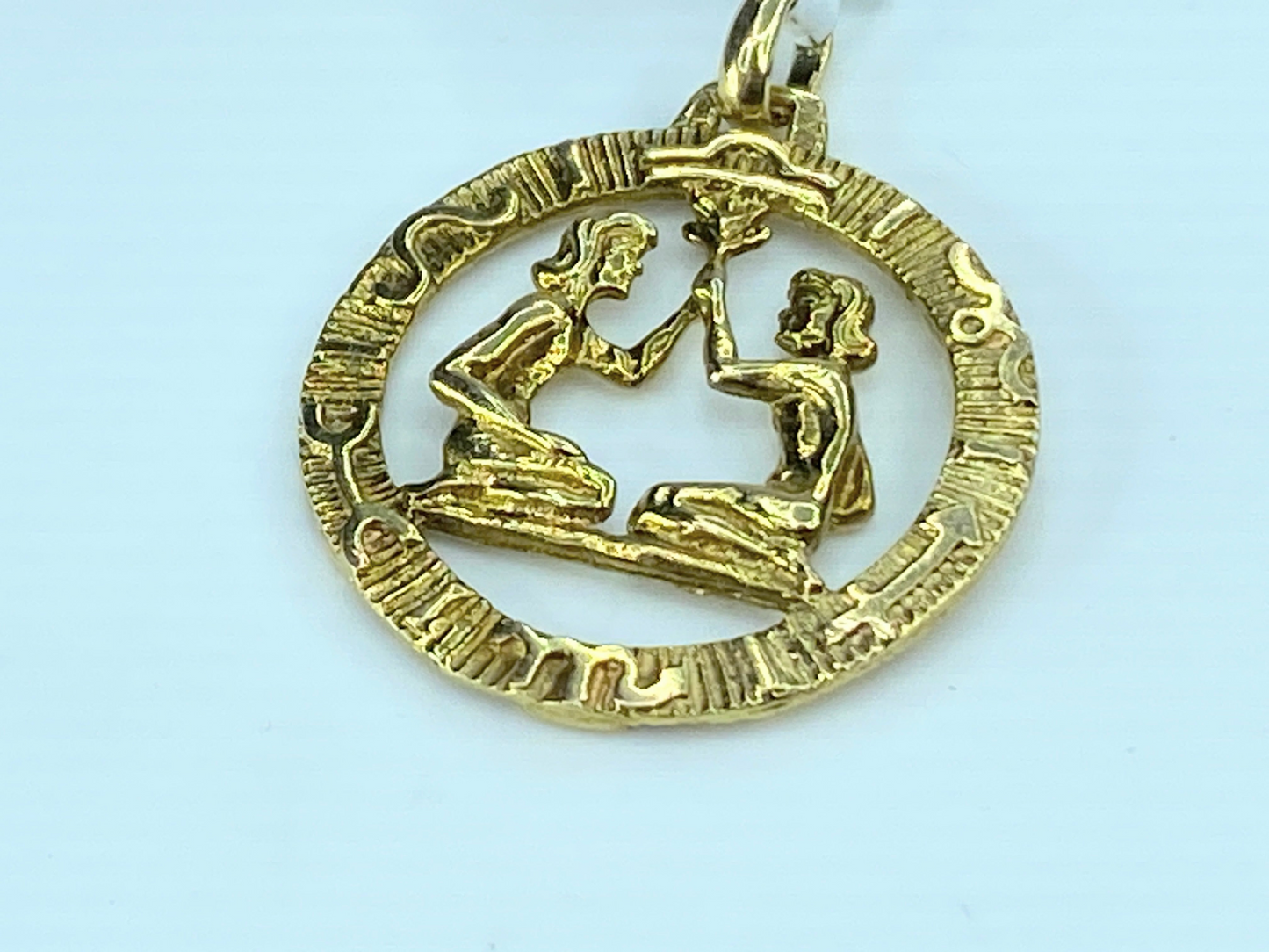 14k yellow Gold round Gemini zodiac astrology charm JR9079