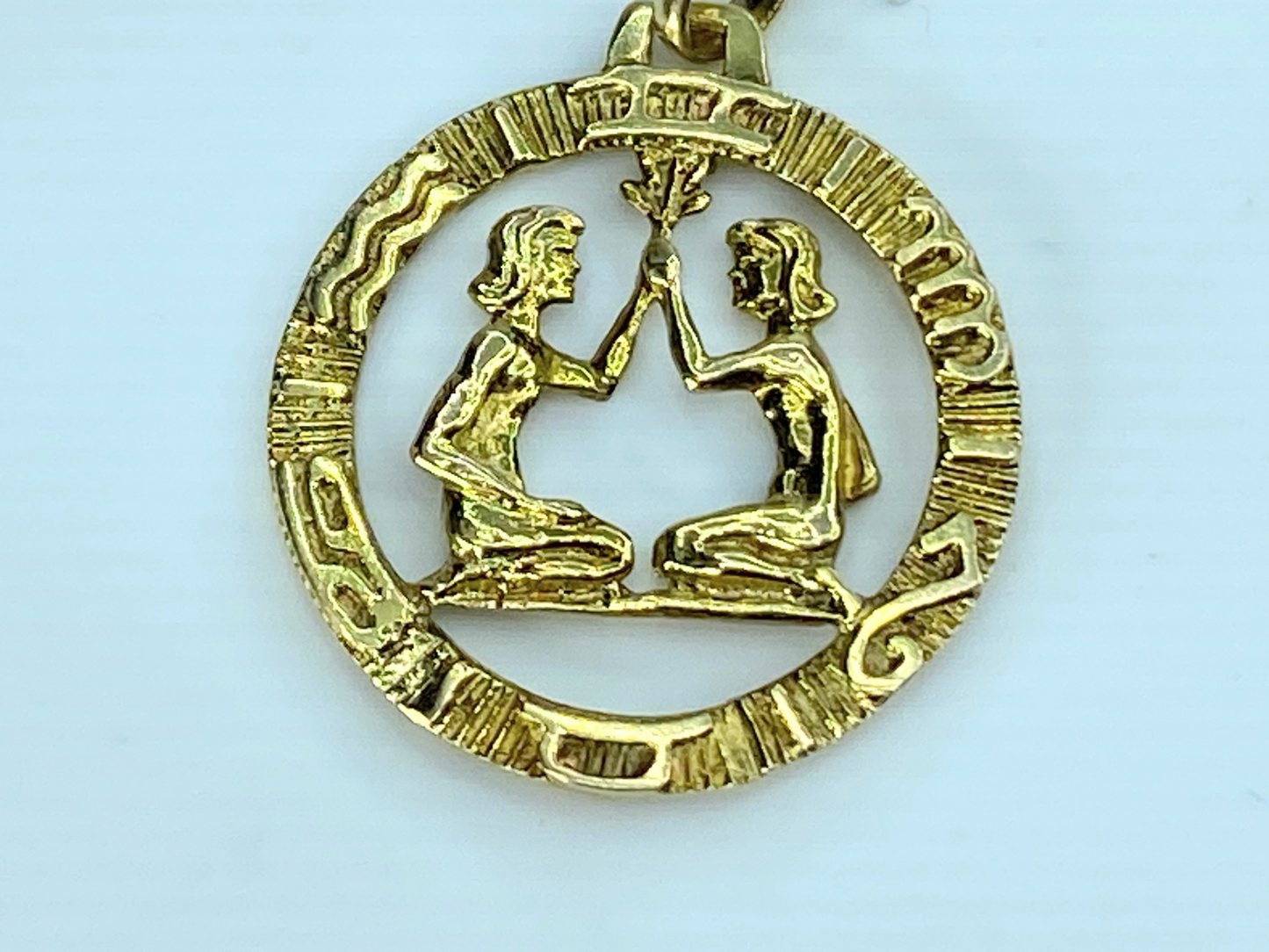 14k yellow Gold round Gemini zodiac astrology charm JR9079