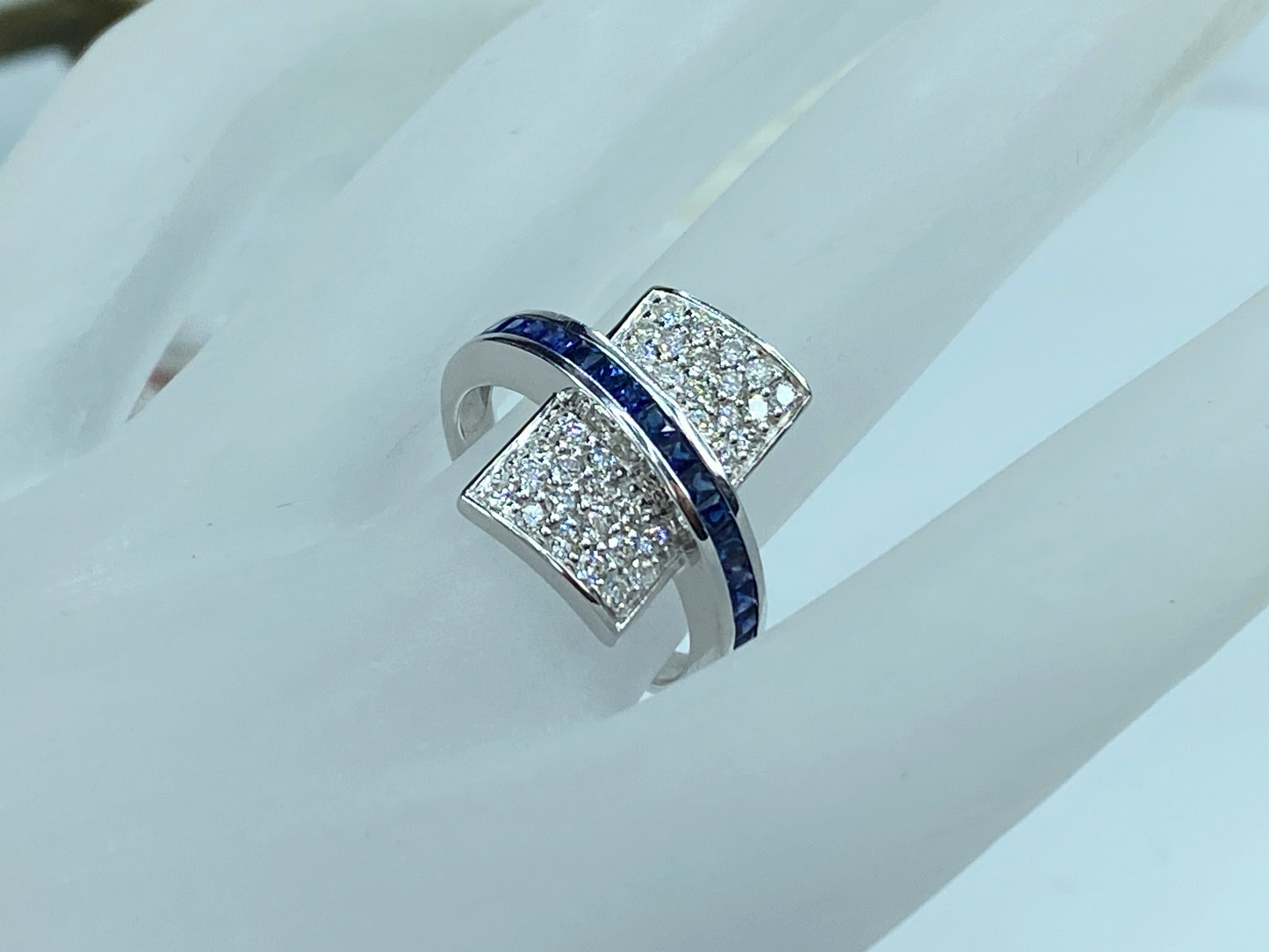 18 Karat White Gold 1.21ct Sapphire Diamond Geometric Band Ring