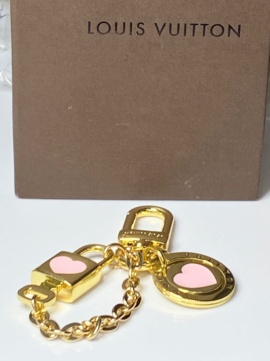 Louis Vuitton Kaduna dangle LV Heart Bag lock/key bag charm GS359
