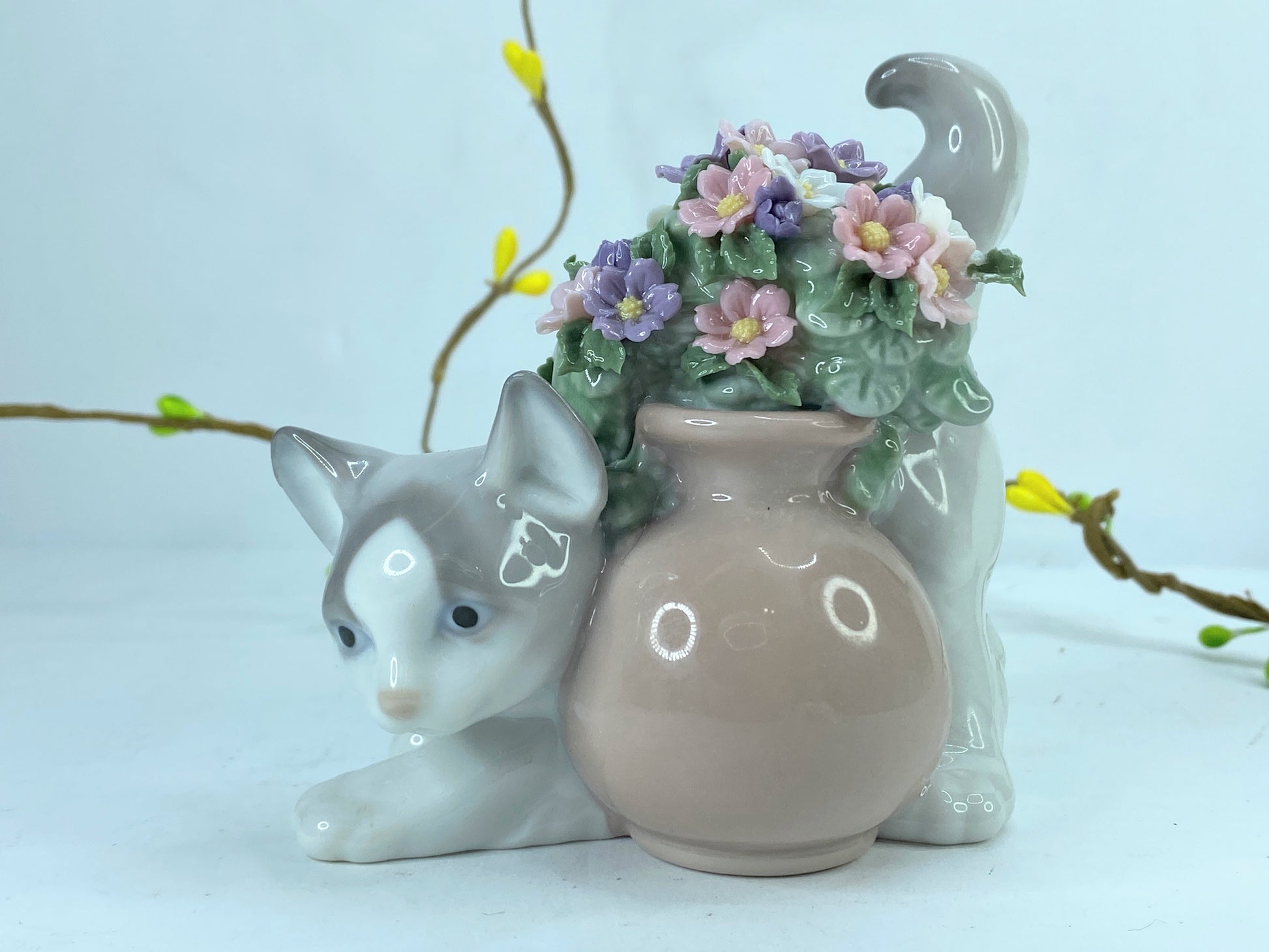 Lladro "Secret Spot" #6566 - Curious Kitten Hiding Behind Flowers A217